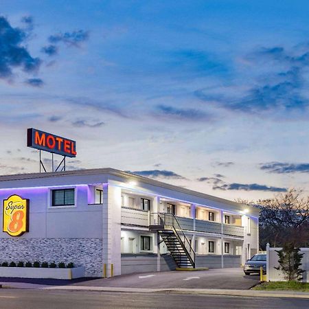 Super 8 By Wyndham Lindenhurst Exterior photo