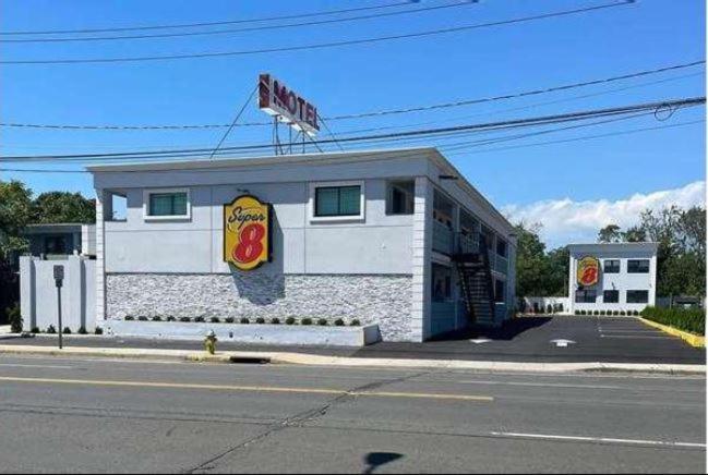 Super 8 By Wyndham Lindenhurst Exterior photo