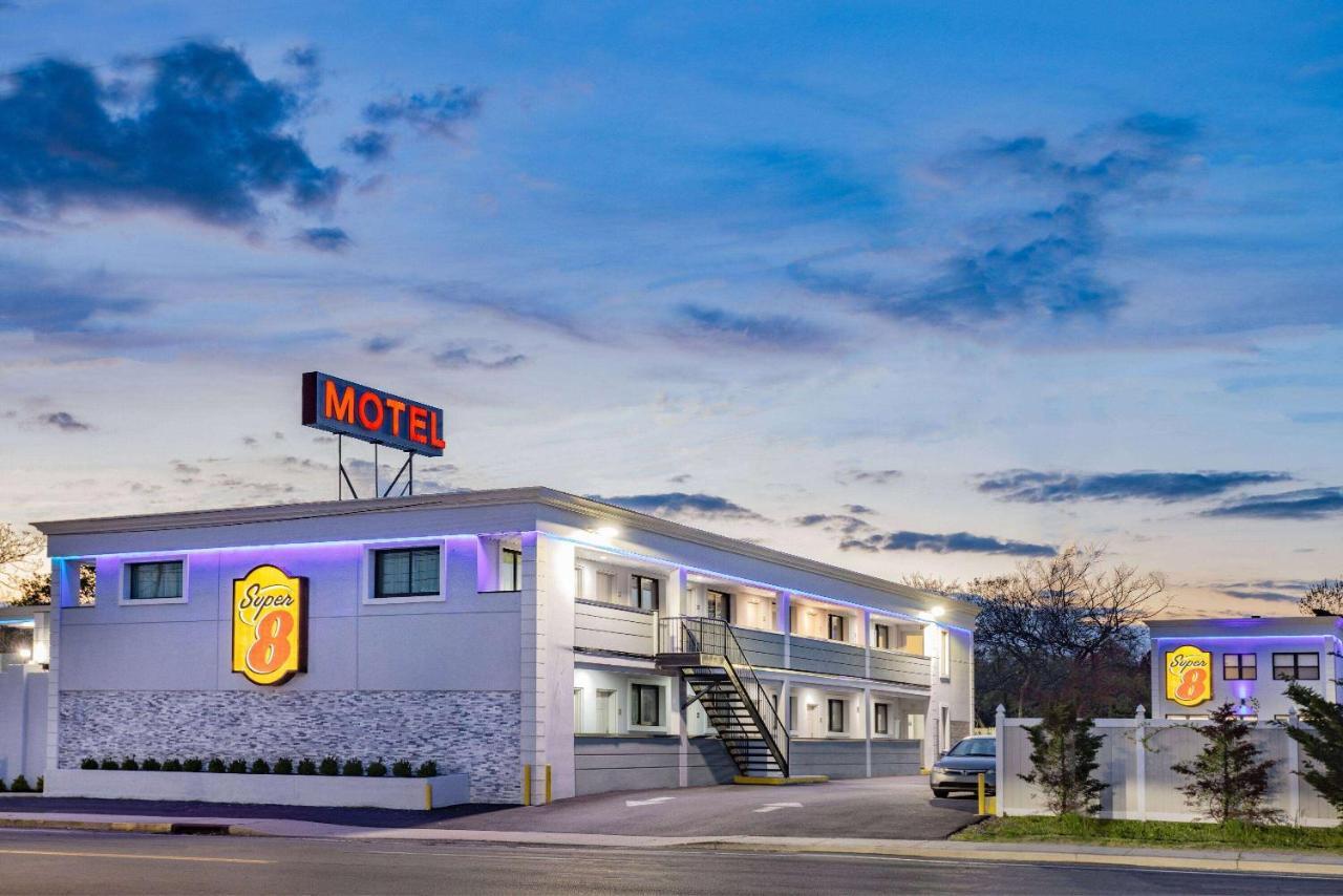 Super 8 By Wyndham Lindenhurst Exterior photo