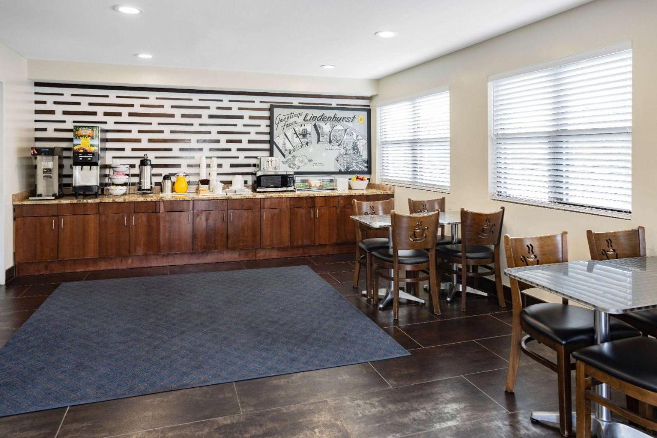 Super 8 By Wyndham Lindenhurst Exterior photo